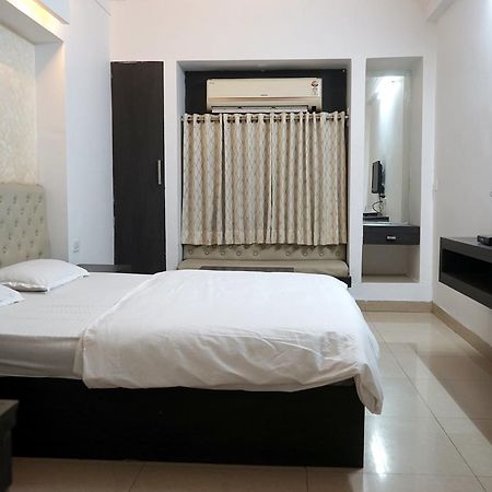 Hotel Paradise Nagpur Bagian luar foto