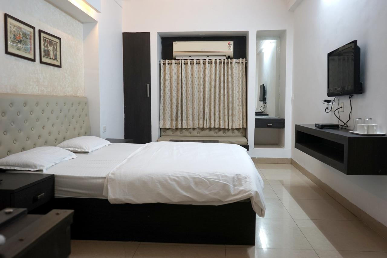 Hotel Paradise Nagpur Bagian luar foto