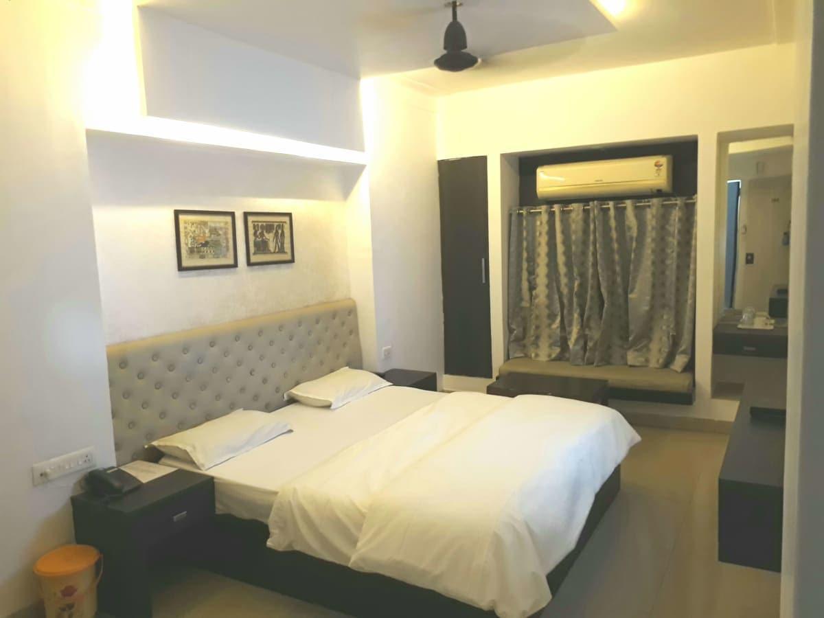 Hotel Paradise Nagpur Bagian luar foto